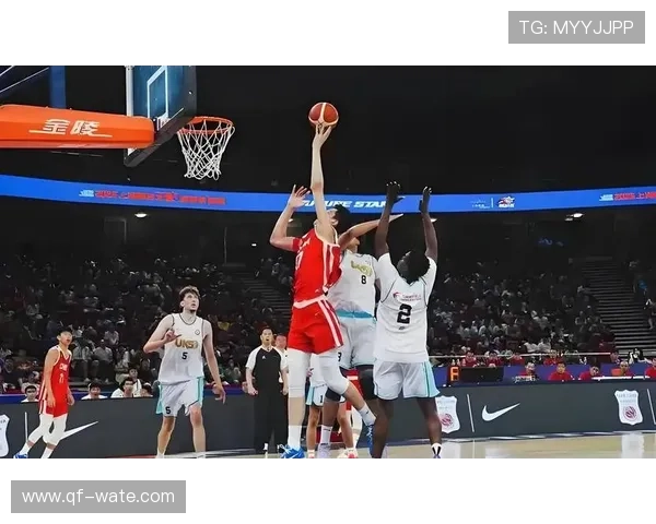 中国男篮逆袭战胜澳大利亚 关键时刻全队合力书写历史篇章