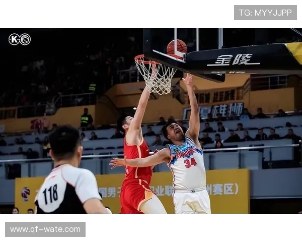 中国篮球联赛新赛季揭幕战激烈开战 多支强队争夺季后赛席位