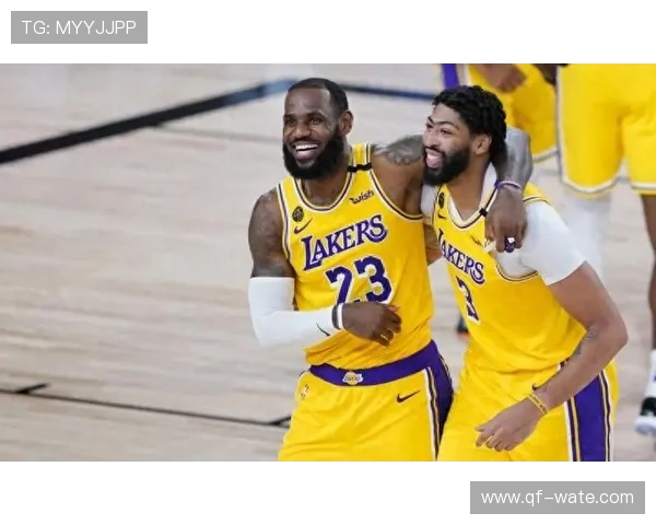 湖人队交易震荡市场 詹姆斯与戴维斯携手迎接全新挑战