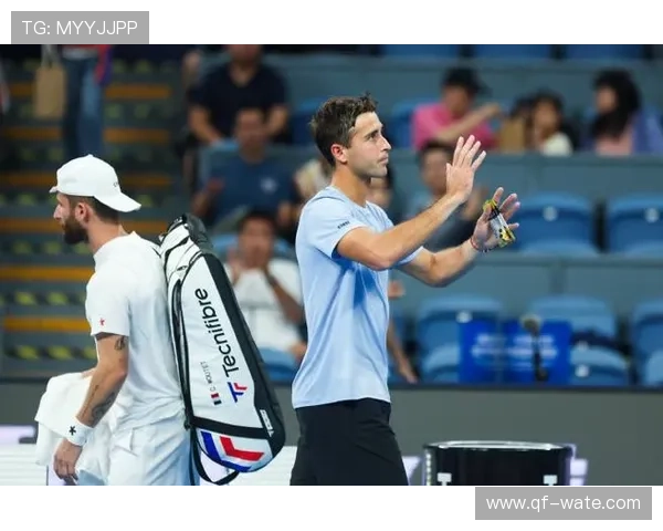 网球赛季新动向 世界顶级选手争夺激烈 谁能笑到最后