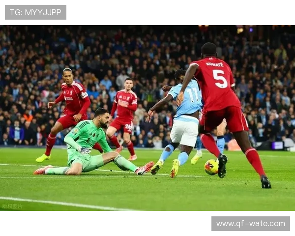 国际足球赛季最新动态：欧洲五大联赛战况激烈 球星转会市场掀起波澜